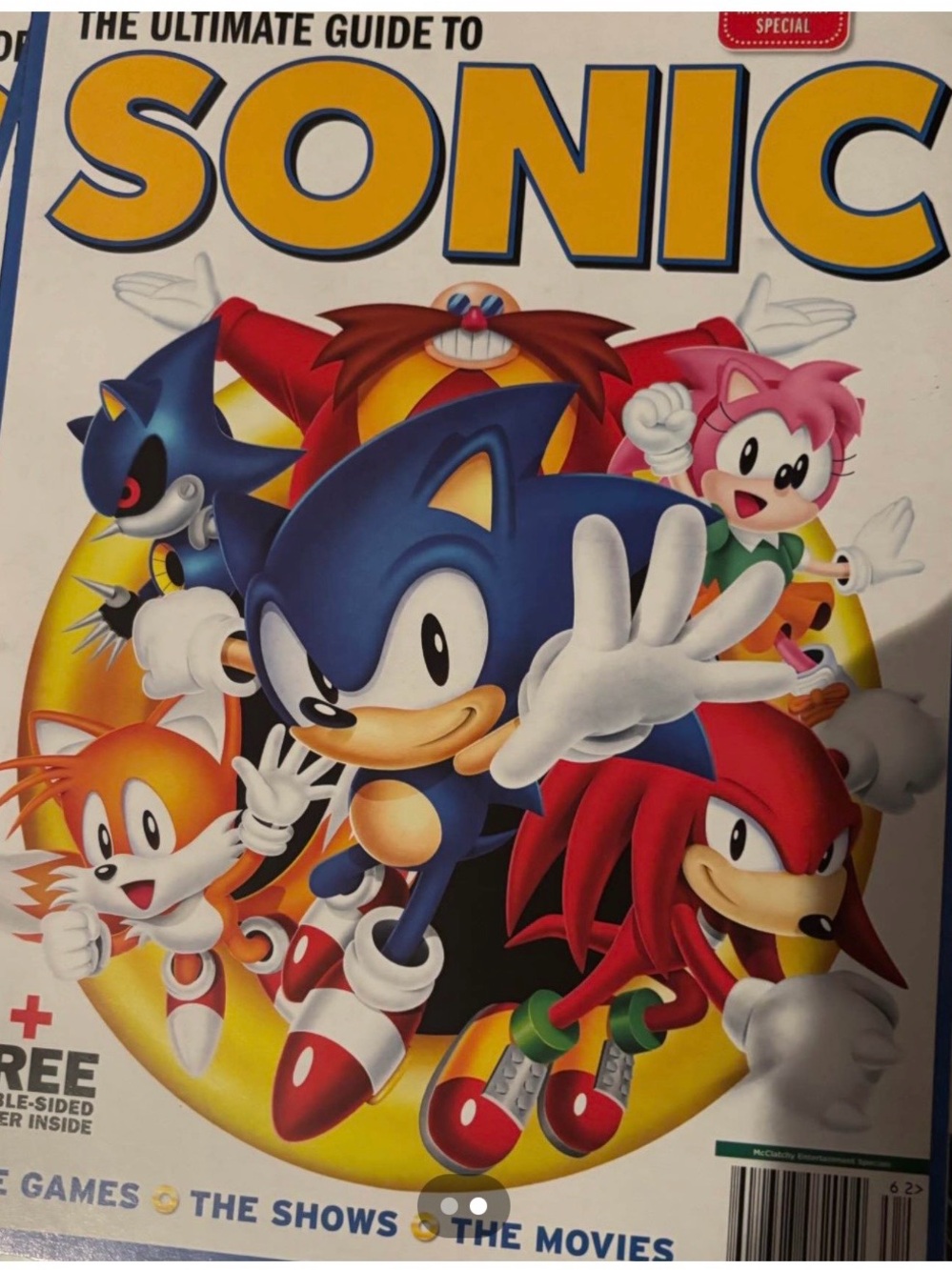 The Ultimate Guide to Sonic - Blue Cover Illustrated Guide 35 year anniversary